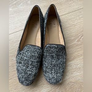 Naturalizer women’s loafers size 9